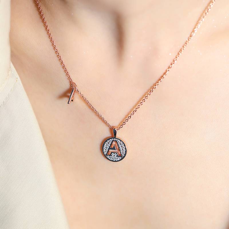 A pendant S925 silver plated rose gold Moissanite diamond light luxury letter necklace